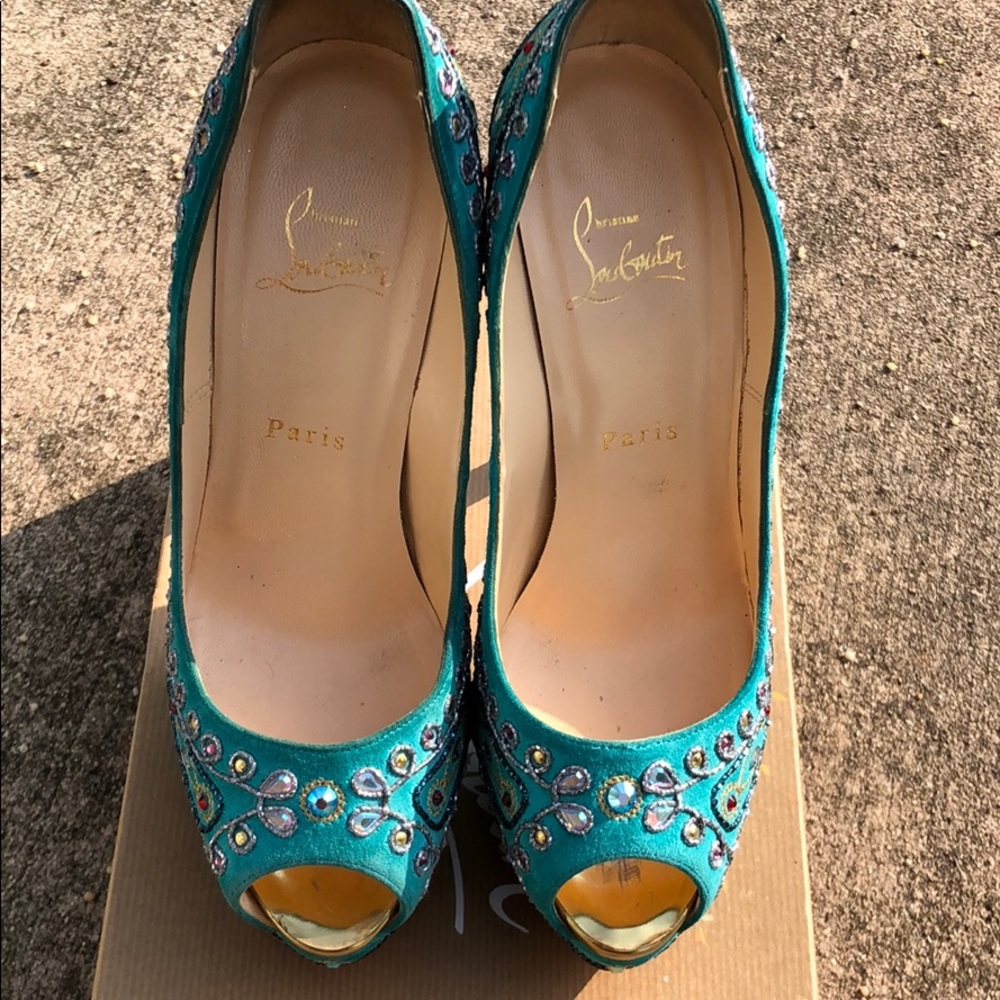 OFFERS ACCEPTED-Ultra rare Bollywood suede pump